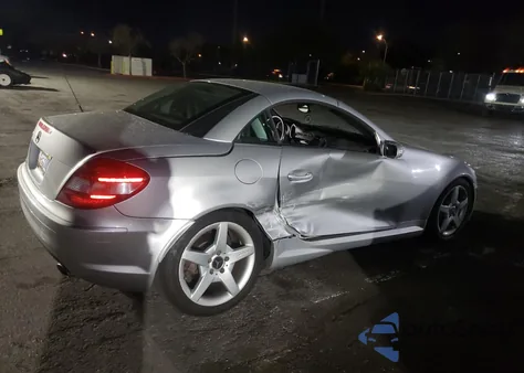 2005 Mercedes-Benz Slk 350 z USA, uszkodzony, nr VIN WDBWK56F15F030687